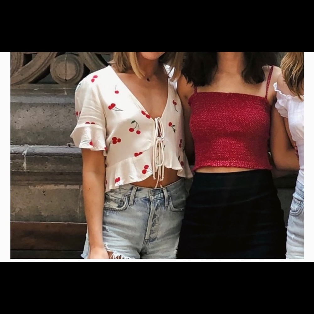 isalis cherry tie front crop top